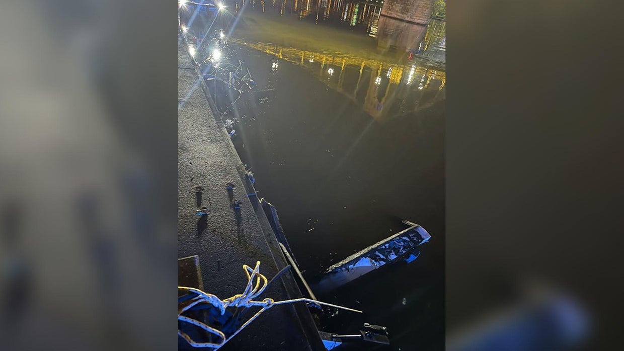 Boat sinks after catching fire along Allegheny River - CBS Pittsburgh