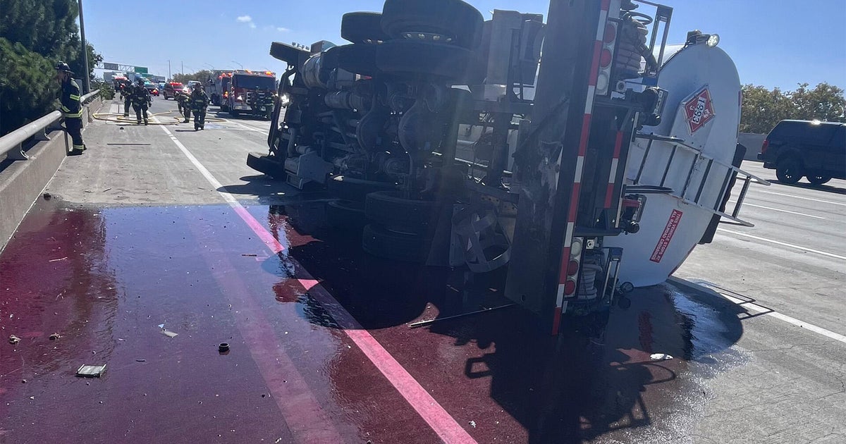 Sacramento Highway 50 crash closes several westbound lanes near 16th Street