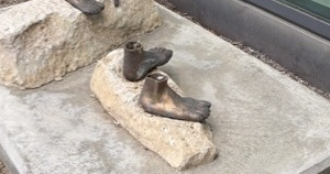 Santa Ana police seek thieves who stole $50,000 bronze Jesus statue ...