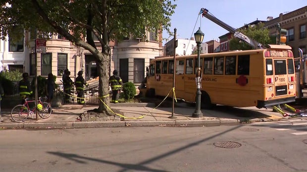 school-bus-hits-buildin-wcbsj2m2-hi-res-still.jpg 