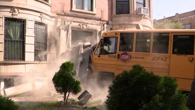 school-bus-hits-buildin-wcbsj2m2-hi-res-still-00-00-3014.jpg 