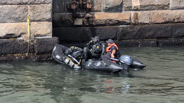 NYPD divers in boat