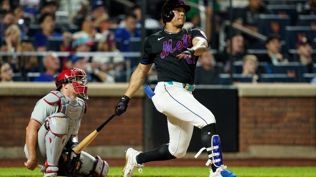Juan Soto #22 of the New York Mets hits his sixth inning three-run home run against the Philadelphia Phillies at Citi Field on September 18, 2026 in New York City. 