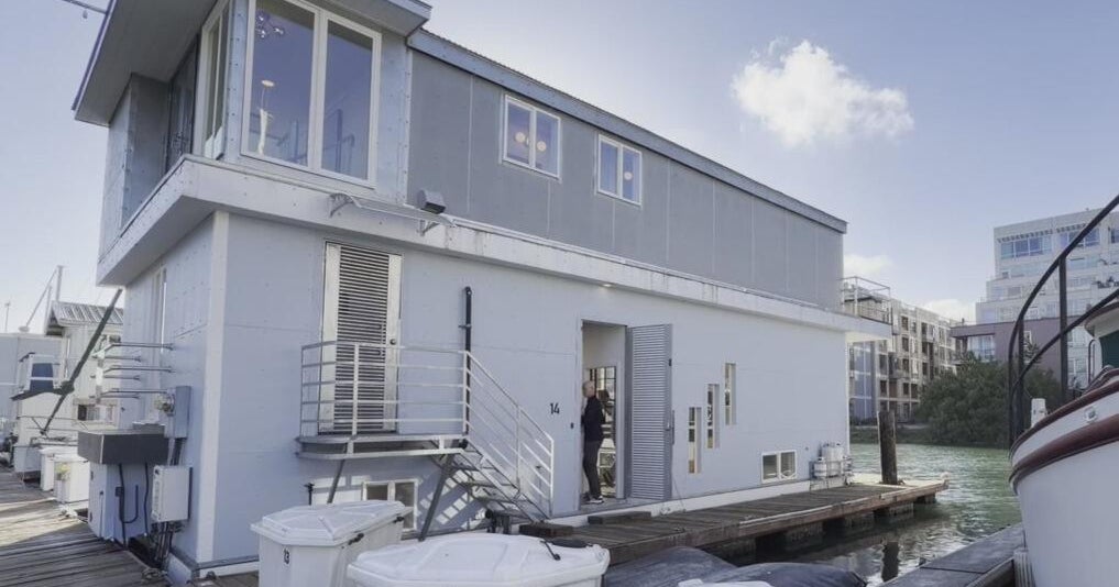cbsnews.com - Andrea  Nakano - Rare San Francisco houseboat hits the market for $1.75 million