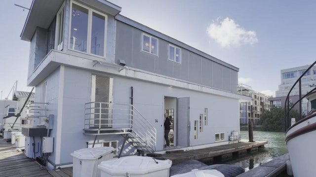rare-houseboat-for-sale-sf.jpg 