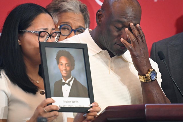 Nolan Wells' family continues push for answers after grand jury declines to  charge anyone in teen's death - CBS Atlanta