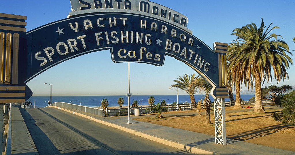 Santa Monica Pier sign temporarily to be taken down for refurbishment ...