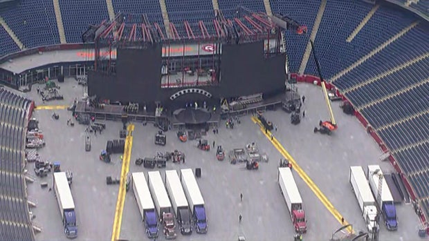 ed-sheeran-stage.jpg 