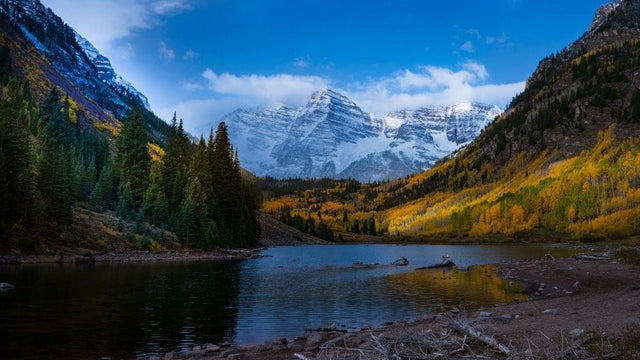 sunrise on Maroon Bells, Aspen Colorado in autumn color 