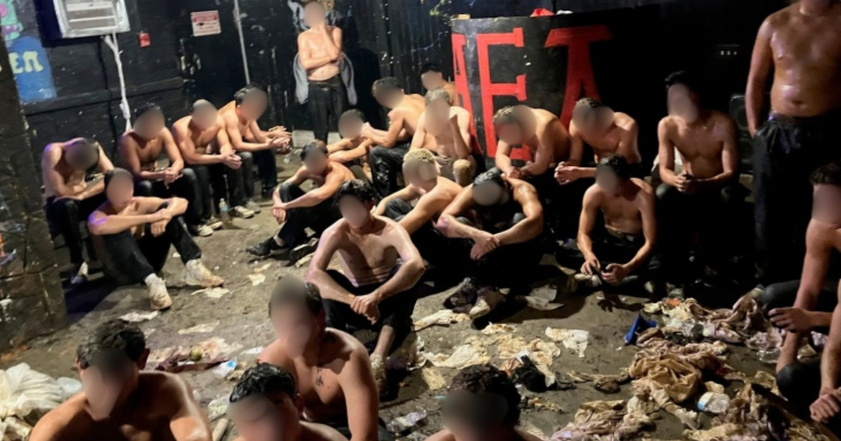 Полицията в Уисконсин открива десетки частично облечени мъже в сутерена на братството при предполагаем инцидент с неуместност