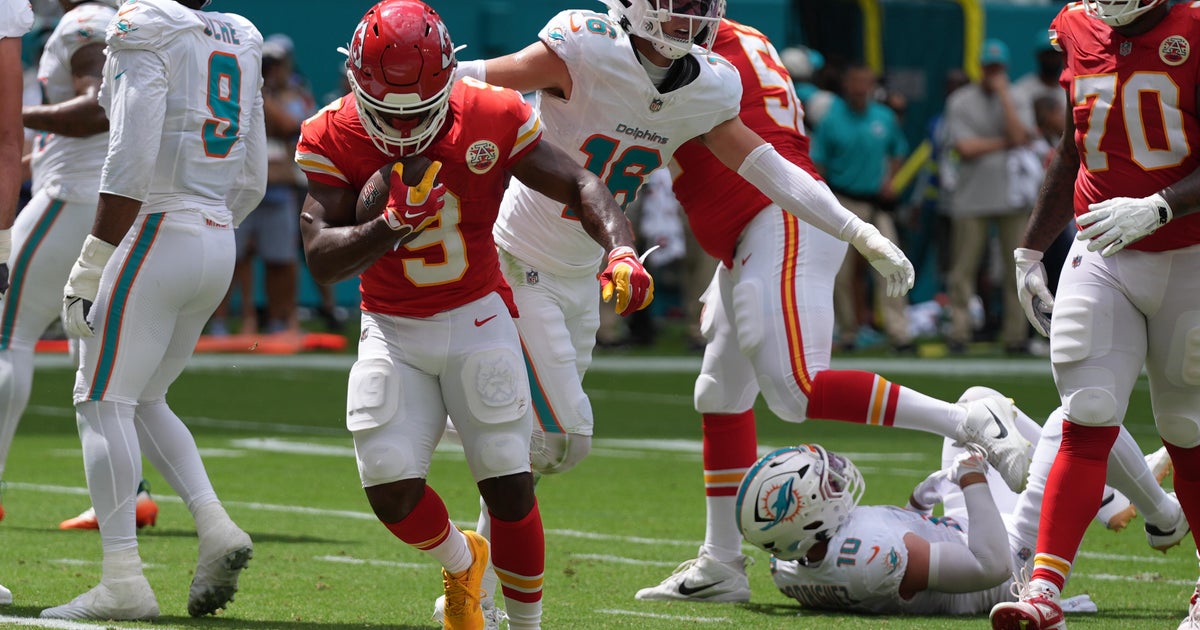 Kenneth Walker III has 2 TDs as Chiefs beat Dolphins 24-10 after De'Von ...