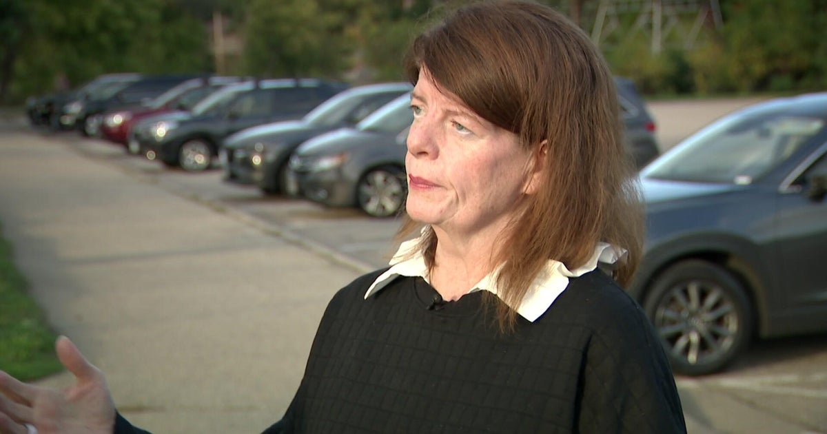 Neighbors gather for public safety meeting following 2 Edina shootings