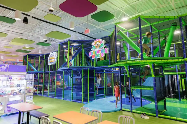 chuck-e-cheese-advetnture-world.png