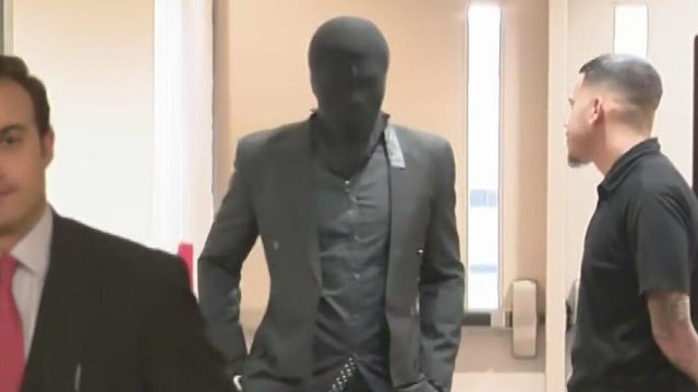 Antonio Brown shows up to Miami court in ski mask and glove