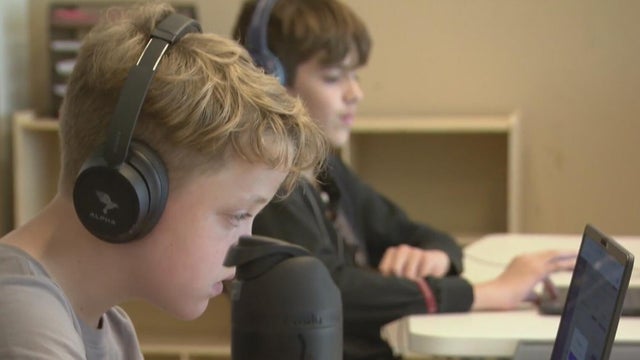 Teacher-free school driven by AI opens in Chicago