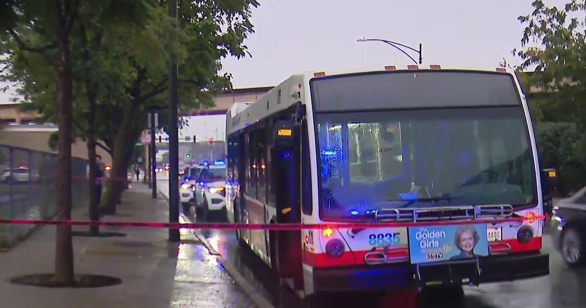 2 injured, 1 critically in shooting on CTA bus in Englewood, police say ...