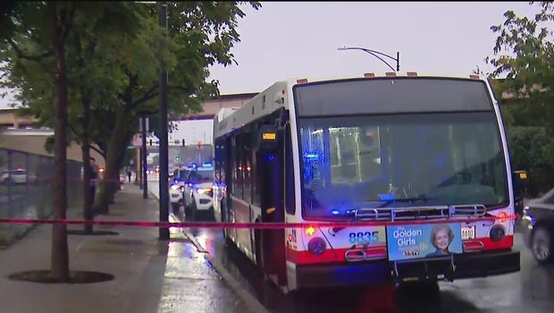2 injured, 1 critically in shooting on CTA bus in Englewood, police say