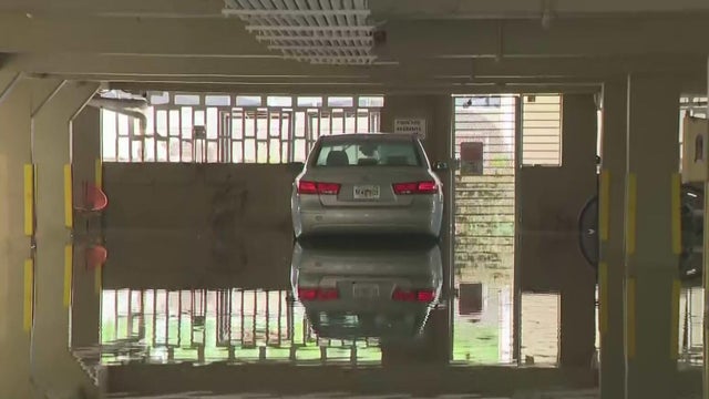 King tides brings flooding issues to Miami Beach condo without power