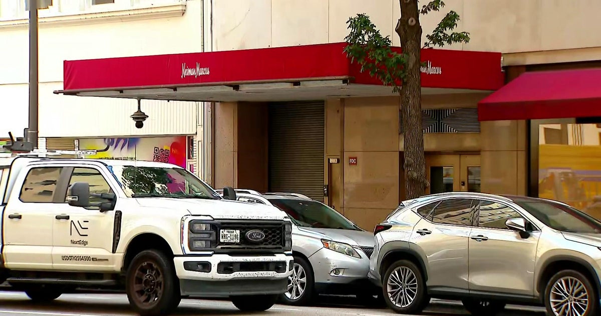 cbsnews.com - Steve  Pickett - Flagship Neiman Marcus store in Dallas gets one last hurrah after 100+ years as a downtown icon