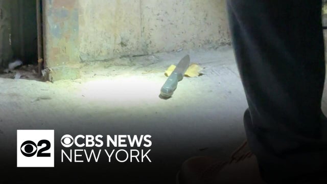 Man fatally stabbed on board subway in Queens