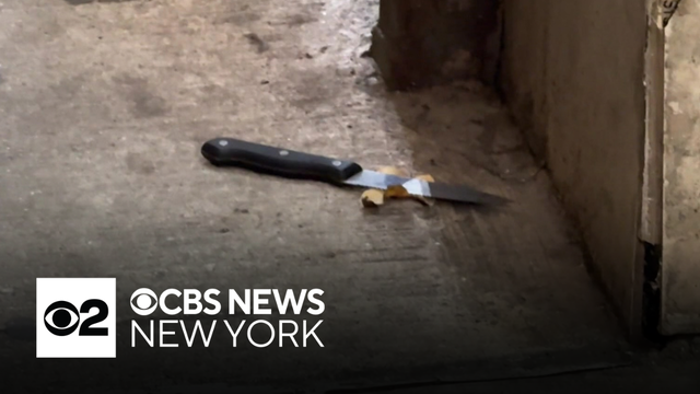 Man charged with murder for allegedly stabbing subway rider in Queens