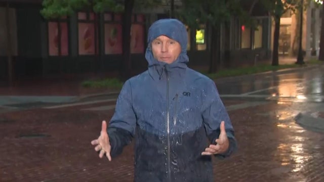 Extreme weather slams central U.S.
