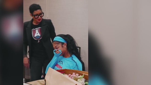 Angel Reese&rsquo;s mom surprises her with WNBA Defensive Player of the Year trophy