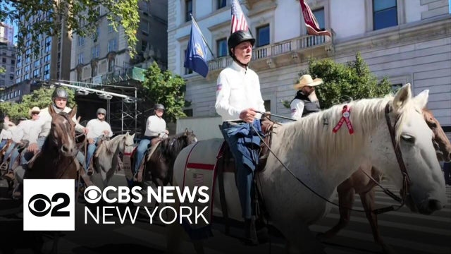 Veterans ride horses through Manhattan