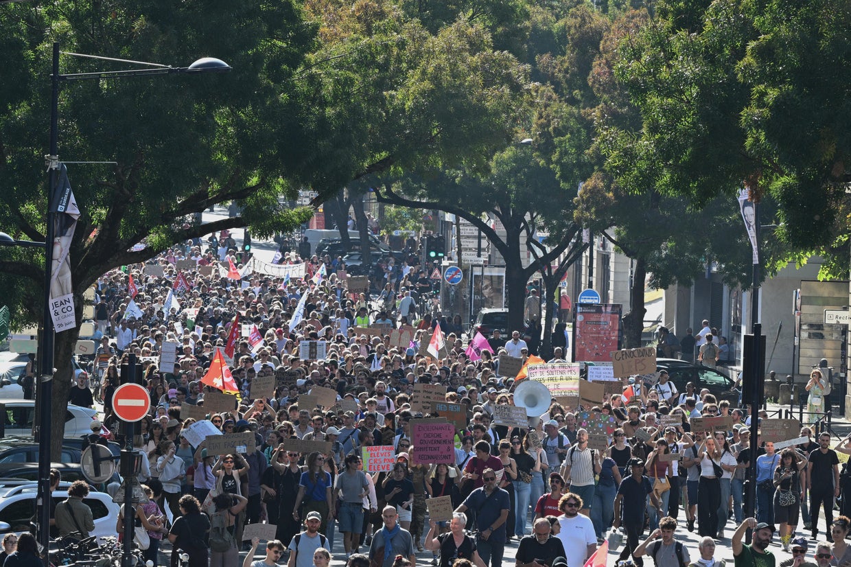 Protests disrupt hundreds of high schools across France in historic day ...