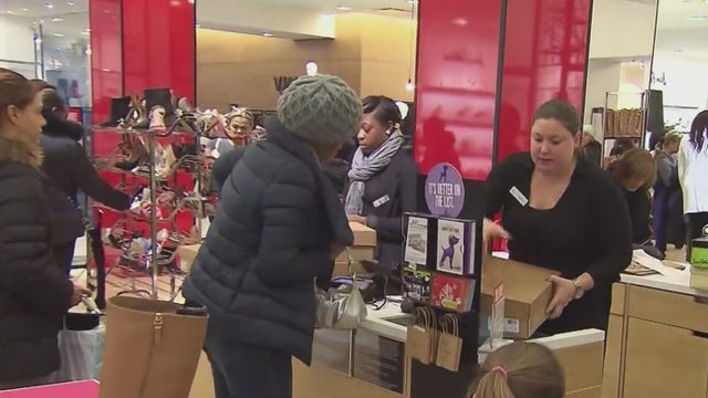 Holiday hiring peaks in October as seasonal retail jobs decline