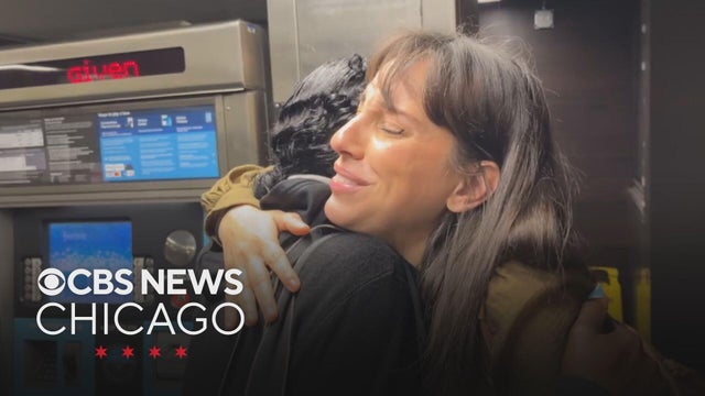 CBS News Chicago producer returns woman's purse after she left it on Blue Line train