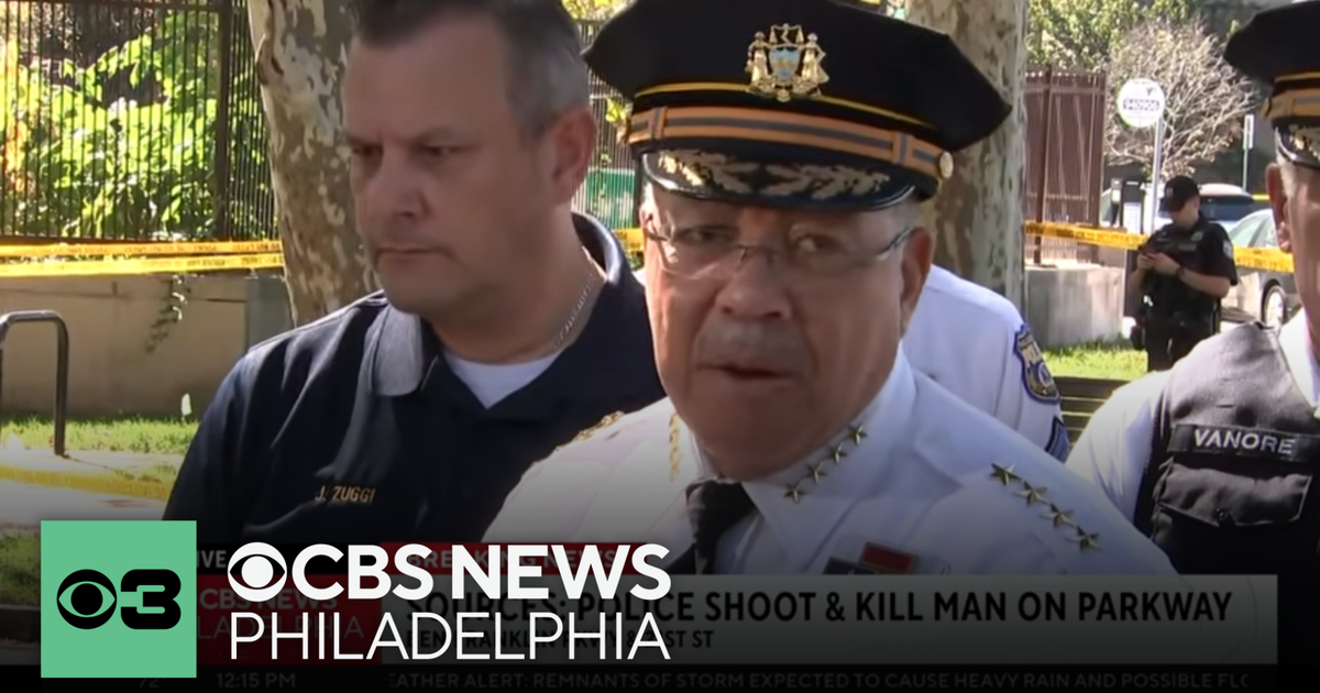 Officers shoot and kill man firing gun on the Benjamin Franklin Parkway