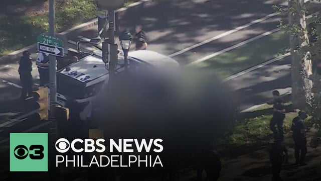 Officers shoot and kill man firing gun on the Benjamin Franklin Parkway