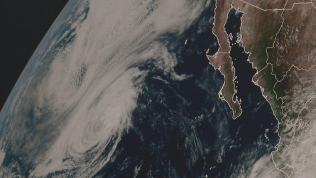 hurricane-center-4pkg-frame-2114.jpg