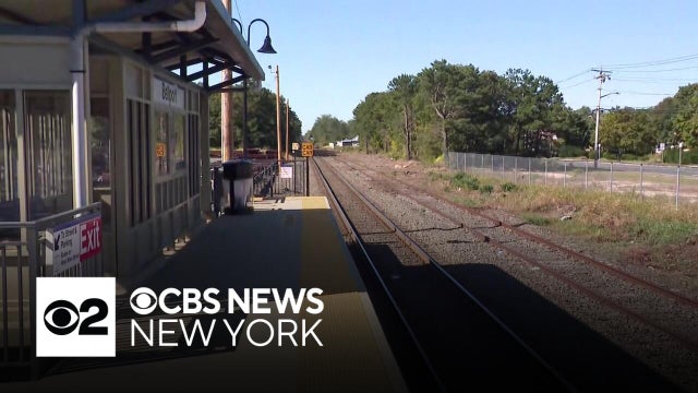 4 sought after shooting on LIRR station platform, police say