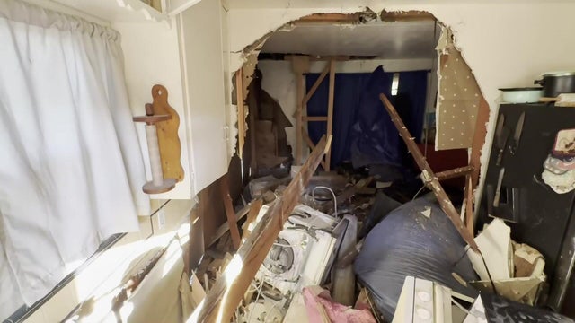 for-web-modesto-car-into-home-fatal.jpg 