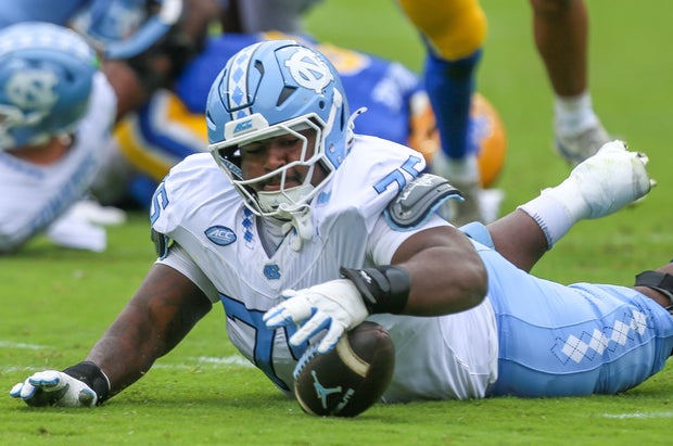 andrew-threatt-fumble-recovery.jpg