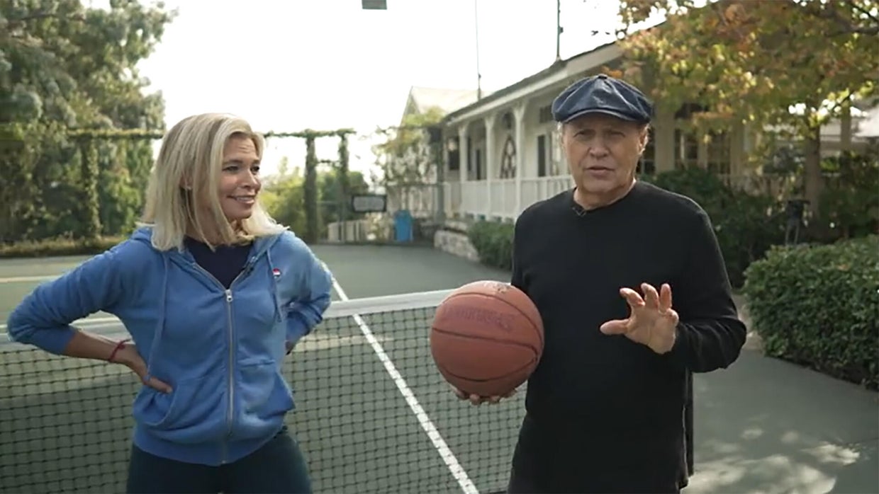 tracy-smith-billy-crystal-basketball-a.jpg 