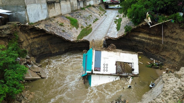 Hurricane Simon approaches Mexico's Pacific coast 
