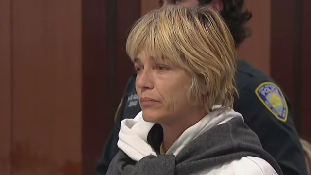 Selma Blair accused of allegedly biting flight attendant