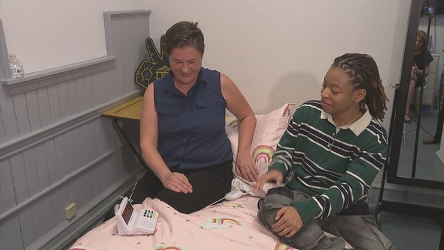 17pkg-ss-deaf-children-device-transfer-frame-2816.jpg 