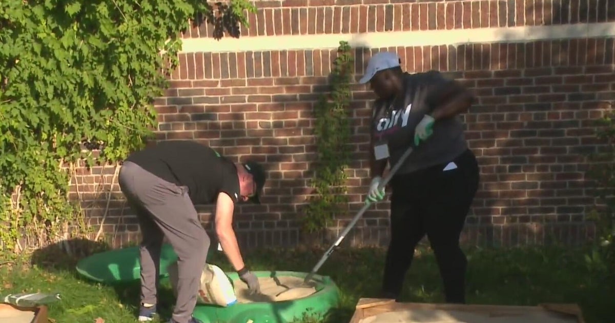 Students, volunteers partner to improve Southwest Detroit school