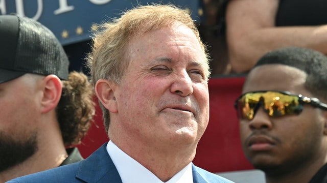 WSJ: Paxton partied with 2 fugitives in Dubai