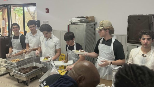 cbsmiami-miami-proud-giving-grill-1.jpg 