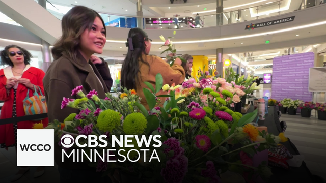 Florists hand out free flowers at Mall of America