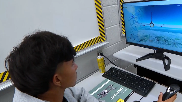 Dallas ISD students train to become pilots through aviation program