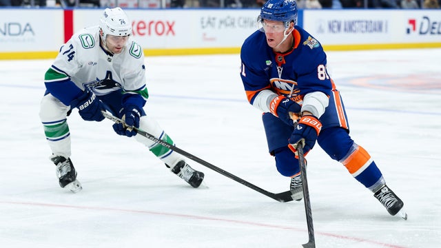 Vancouver Canucks v New York Islanders 
