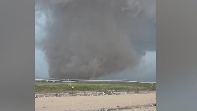 Tornado rolls through West Texas