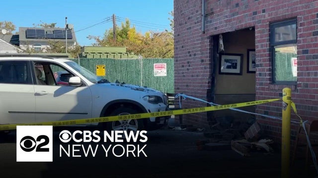 Car barrels through window of popular Queens pizzeria