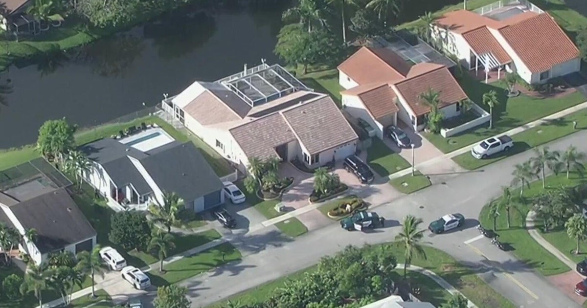 Deputies, SWAT team respond to reports of barricaded person in Weston ...